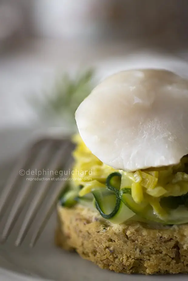 Tarte salée autrement présentée 1 Cabillaud poché, sablé pistache