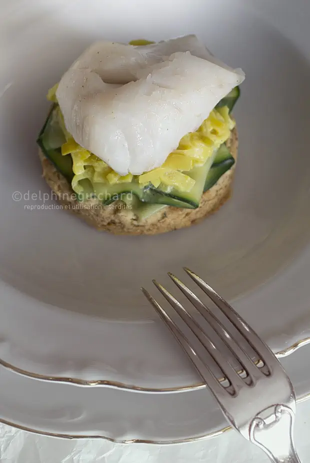 Tarte salée autrement présentée 3 Cabillaud poché, sablé pistache