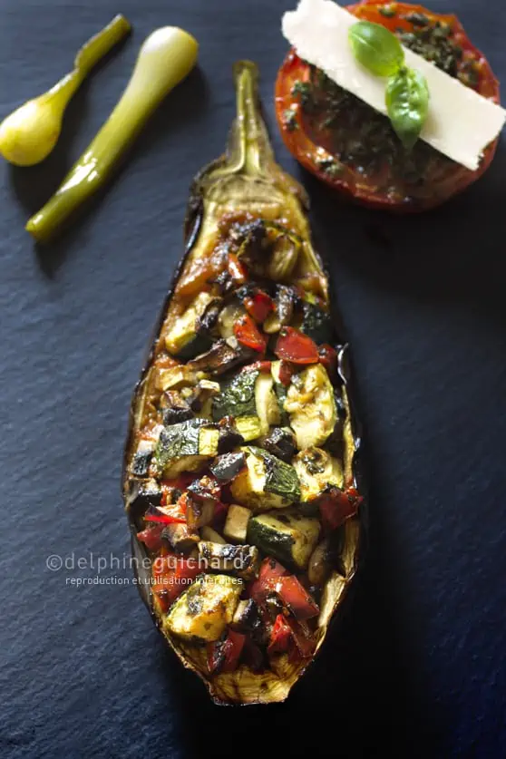 Aubergines farcies : couleurs et soleil 2 Aubergines farcies, légumes et champignons