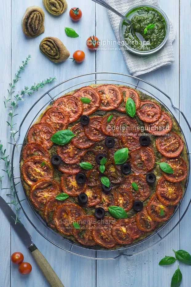 Condiment au basilic, un peu comme un pesto. 2 cnf TarteTomatePesto 02