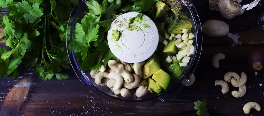 Aïoli vert : une recette de Valérie Cupillard pour agrémenter les toasts à l'apéritif, en dip avec des légumes, ou en snacking dans les sandwichs