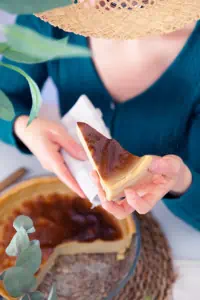 Flan pâtissier ou flan parisien, peu importe, les jolies parts sont une promesse de dessert d'enfance.