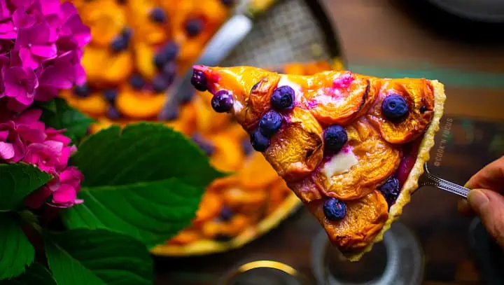 Une belle tarte colorées, avec des abricots tout rond et un flan léger, aux saveurs vanillées
